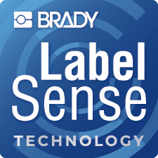En Brady Label-Sense-etikett som indikerer bruk av LabelSense smartteknologi.