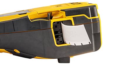 USB-A- og USB-C-porter på siden av M710-skriveren.