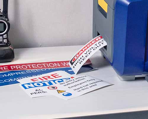 S3700 skriver ut flerfargede etiketter.