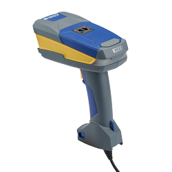 En Brady V2200 kablet industriell strekkodeleser.